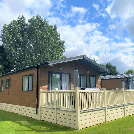 The Yorkshire Burrow Lodge With Hot Tub Exteriér fotografie