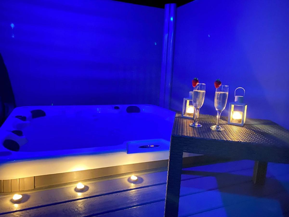 The Yorkshire Burrow Lodge With Hot Tub Exteriér fotografie
