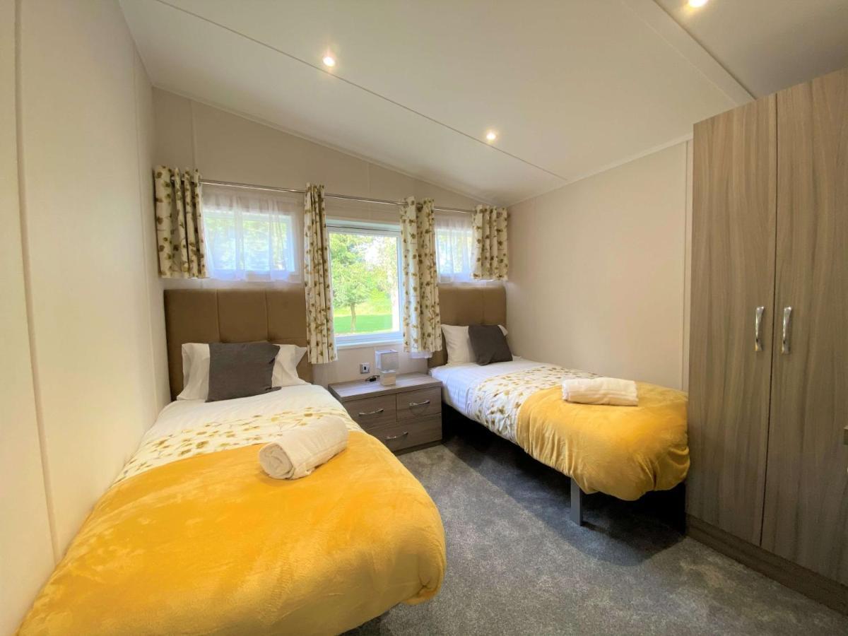 The Yorkshire Burrow Lodge With Hot Tub Exteriér fotografie