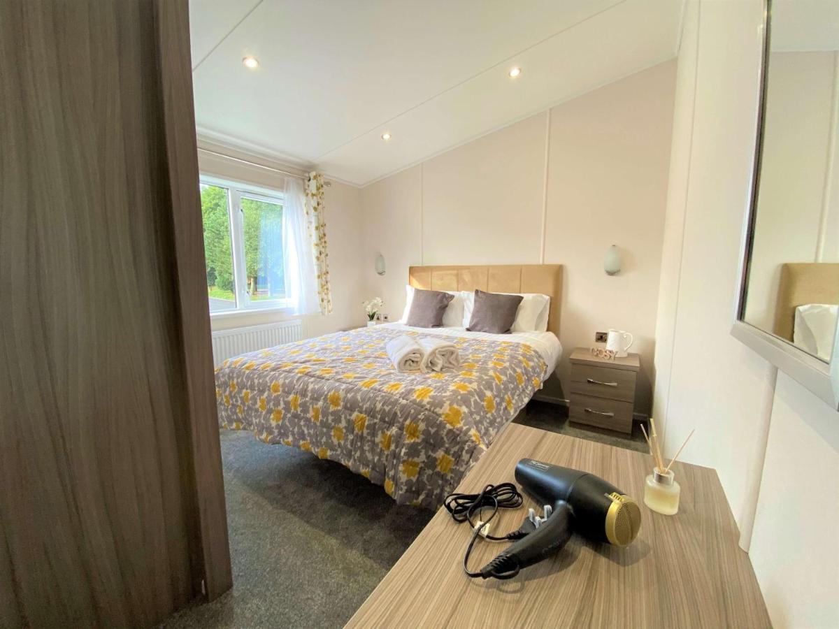 The Yorkshire Burrow Lodge With Hot Tub Exteriér fotografie