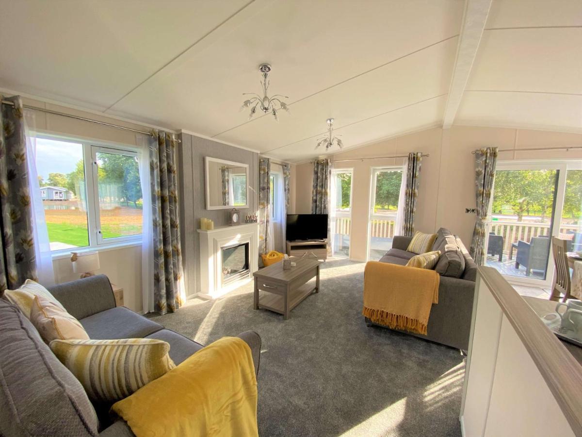 The Yorkshire Burrow Lodge With Hot Tub Exteriér fotografie
